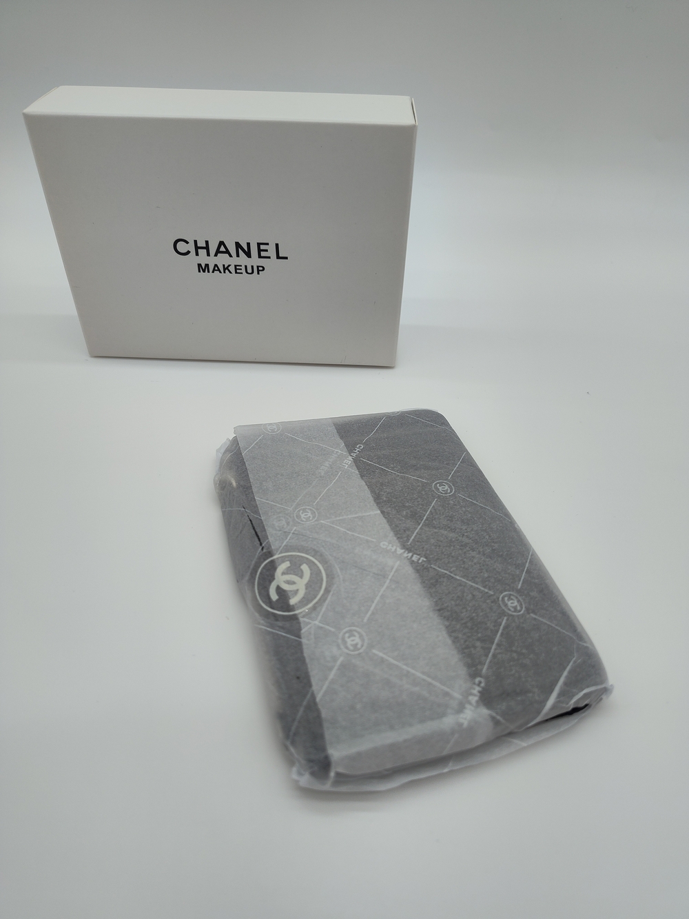 CHANEL Makeup Quilted Card Holder Coin Purse Black CC Beauty Collection NIB GWP - Picture 6 of 11